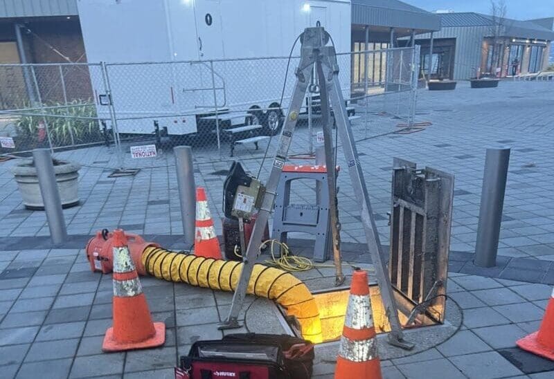 Open manhole cleaning